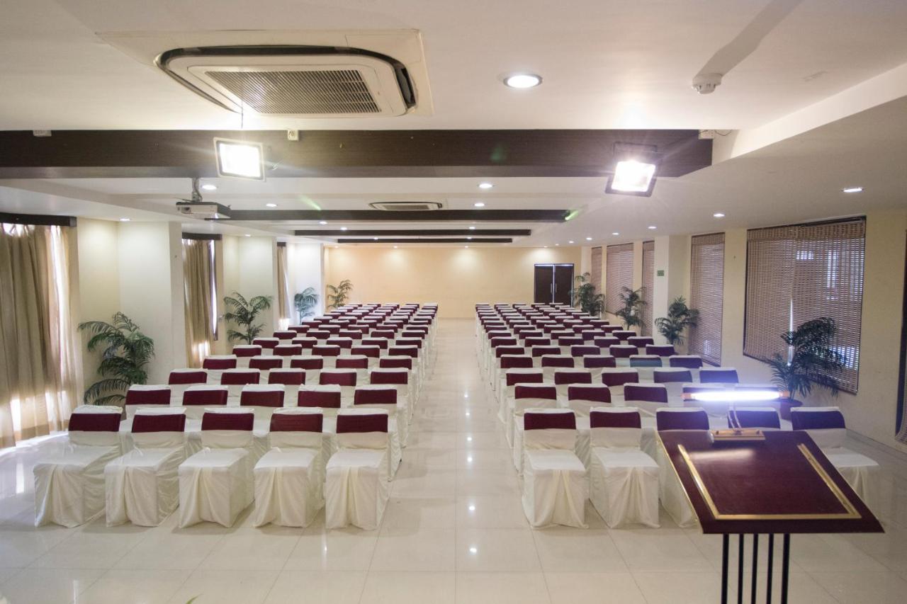 Grand Sarovar Portico, Latur 호텔 외부 사진