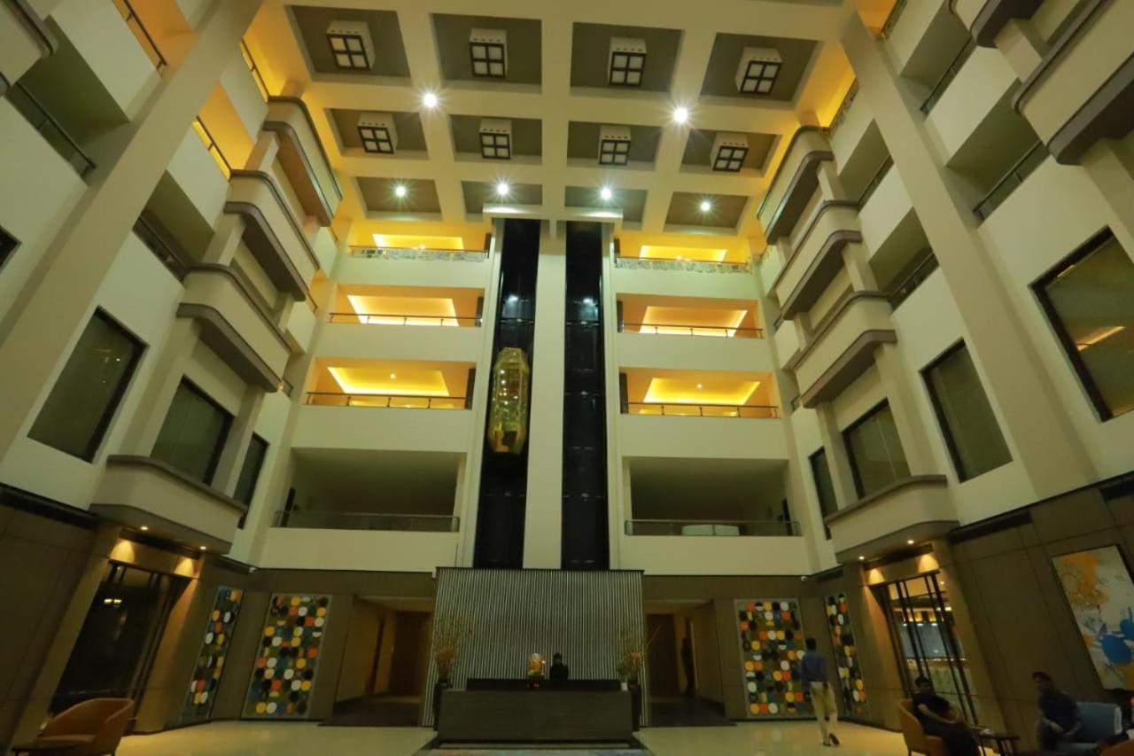 Grand Sarovar Portico, Latur 호텔 외부 사진